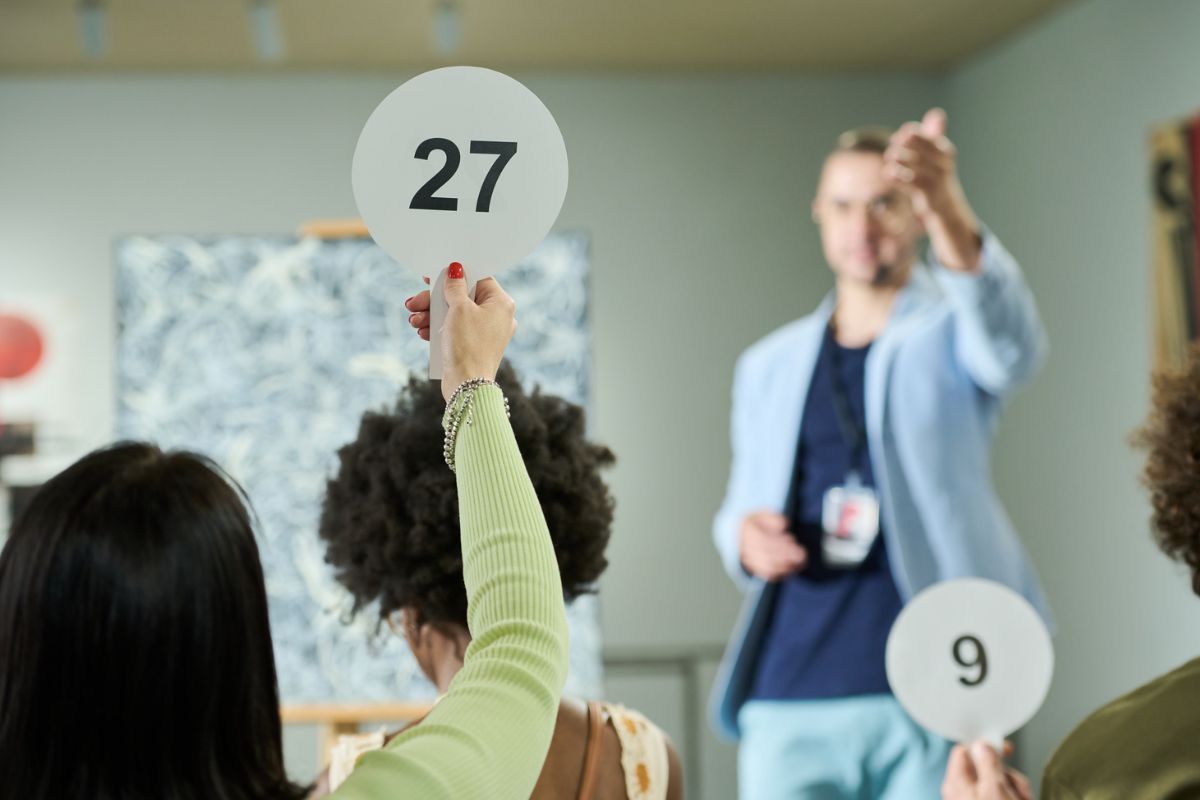 (92) PS5, mobilier et produits de luxe… une vente aux enchères au service de l’enfance